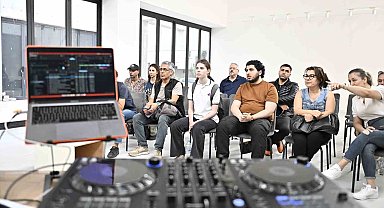 Muratpaşa'da DJ'lik kursuna yoğun ilgi
