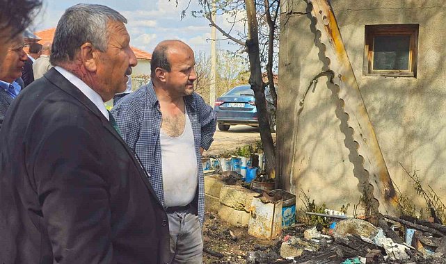 Müstakil ev yanarak kullanılamaz hale geldi
