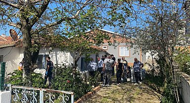 Müstakil ev yanarak kullanılamaz hale geldi