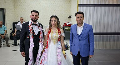 Mutlu günlerinde yalnız bırakmadı