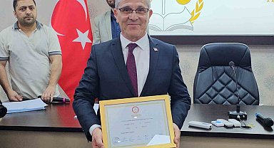 Nazilli'de Başkan Tetik, mazbatasını aldı