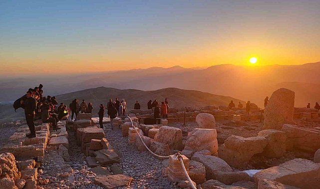 Nemrut Dağı'na bayramda yoğun ilgi