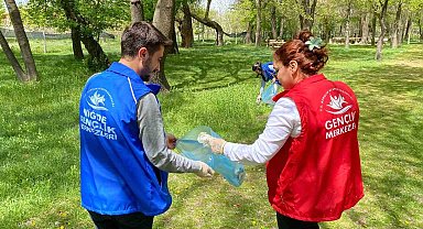 Niğde'de Gençlik Merkezi Gönüllüleri çevre temizliği yaptı