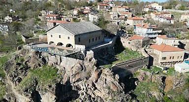 Niğde'nin cam terası manzarasıyla ziyaretçilerin ilgisini çekiyor