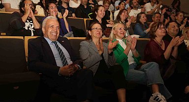 Nilüfer Kent Tiyatrosu yeni oyunla izleyici karşısında