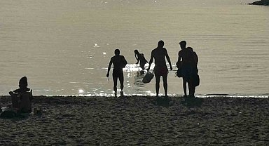 Nisan ayında Kuşadası'nda deniz keyfi