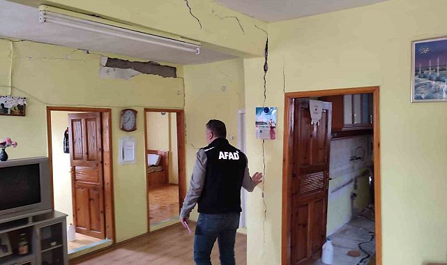 O köy diken üstünde