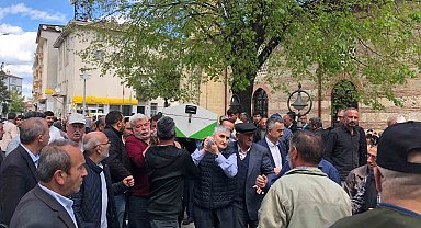 Oğlunun şehadet gününde vefat etti