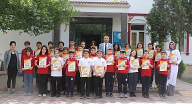 Öğrenciler dergi çıkarttı, editörlüğünü ikizler yaptı
