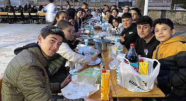 Öğretmen ve öğrenciler bir araya geldi, 175 kişilik iftar yapıldı