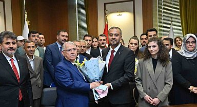 Onikişubat Belediyesi'nde yeni başkan Hanifi Toptaş mazbatasını aldı