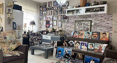 Orhan Gencebay hayranı biriktirdiği yüzlerce eser ve objeyi evinde sergiliyor