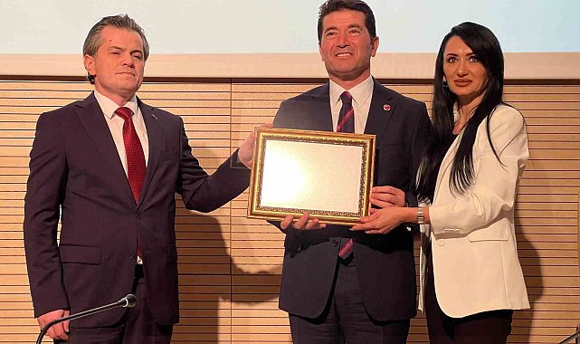 Ortahisar Belediye Başkanlığı'na seçilen CHP'li Ahmet Kaya mazbatasını aldı