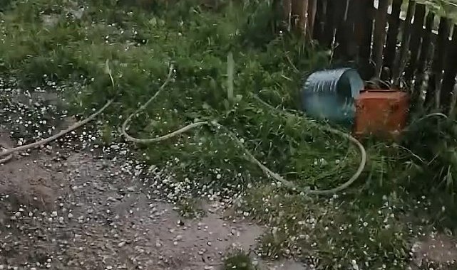 Osmancık'ta ceviz büyüklüğünde dolu yağdı