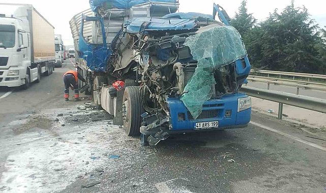 Osmaneli'nde tır kaza yaptı, sürücüsü yaralandı