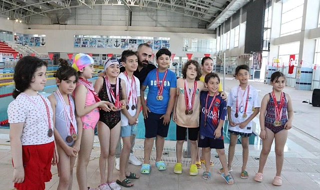 Osmaniye'de okullar arası minikler yüzme yarışması şampiyonları belli oldu