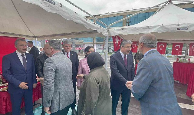 Osmaniye'de protokol üyeleri vatandaşlarla bayramlaştı