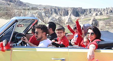 Otizmli çocuklar klasik arabalar ile Kapadokya turu yaptı