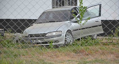 Otomobil evin bahçesine uçtu