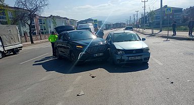 Otomobil ile cip çarpıştı: 3'ü çocuk 5 kişi yaralandı