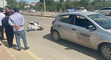 Otomobil ile motosiklet çarpıştı: 1 ağır yaralı