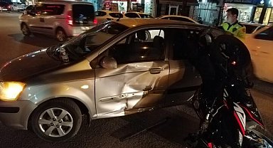 Otomobile çarpan motosikletin sürücüsü yaralandı