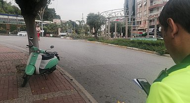 Otomobile çarpmamak için frene basıp devrilen motosikletin sürücüsü yaralandı