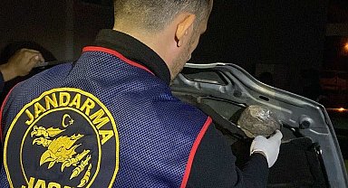 Otomobilin kaportasından uyuşturucu çıktı