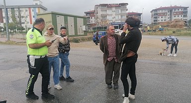 Otomobille çarpışan motosikletin sürücüsü yaralandı