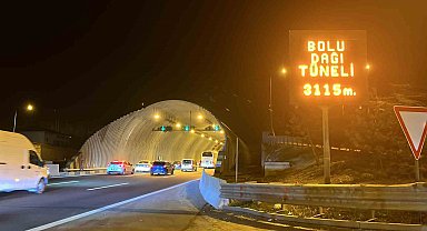 Otoyolda gece saatlerinde tatilcilerin yoğunluğu arttı