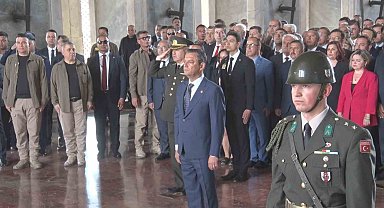 Özgür Özel, Anıtkabir'i ziyaret etti