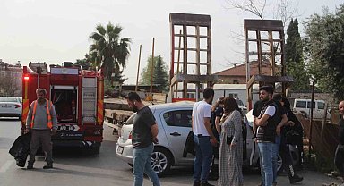 Park halindeki römorka çarpan otomobil sürücüsü ağır yaralandı