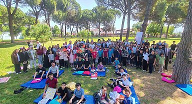 Parkta kitap okuma etkinliği düzenlendi