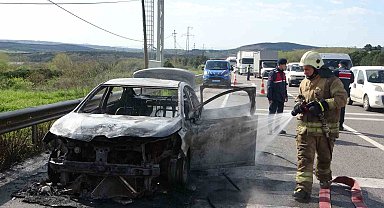 Pendik'te kiralık araç alev alev yandı