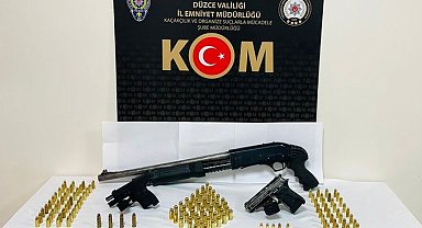 Polis ekiplerince yapılan aramada silah ve tüfek ele geçirildi