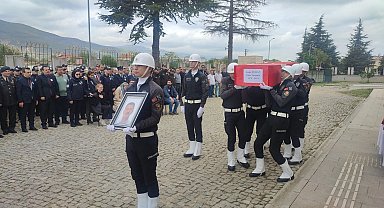 Polis memuru mesai sırasında kalp krizi geçirerek hayatını kaybetti