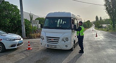 Polis ve jandarma ekiplerinden okul çevreleri ile servislere yönelik kapsamlı denetim