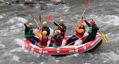 Protokol üyeleri rafting yaptı