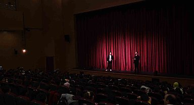 Pursaklar'da ''Bulgaristan Pirin'den Folklor Sihri'' tiyatro oyunu sahnelendi