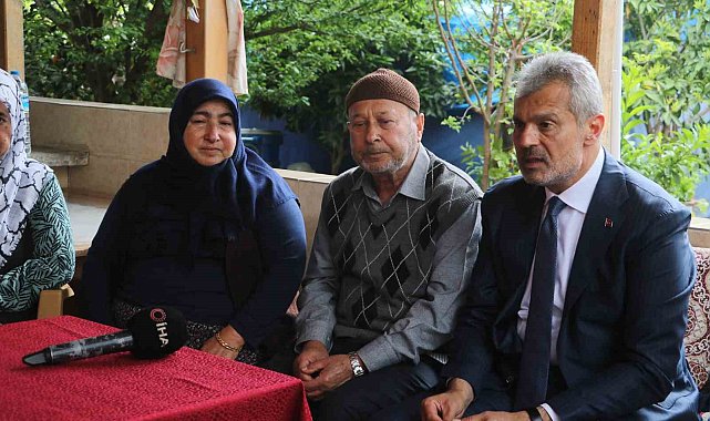 "Depremde 5 evladım gitti" diyen gözü yaşlı anneye belediye başkanından bayram ziyareti