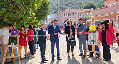 "Otizm Farkındalık" resim sergisi açıldı
