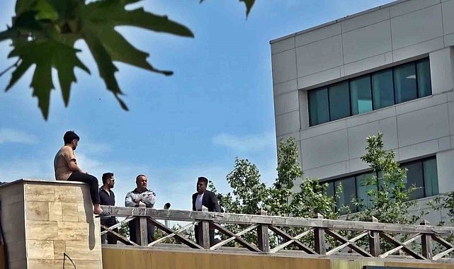 "Tedavi olmak istiyorum" deyip üst geçide çıktı