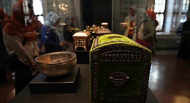 Ramazan ayında Topkapı Sarayı Mukaddes Emanetler Dairesi'ne yoğun ilgi