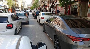 Ramazan Bayramı'nda oluşan trafik kent merkezini kilitledi