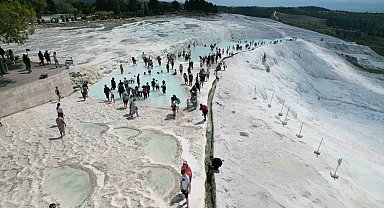 Ramazan Bayramı'nda yerli turistler Pamukkale'ye akın etti