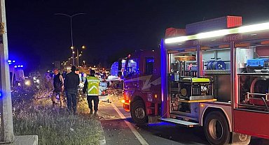 Refüje aşan tır otomobile çarptı: 1'i ağır 6 yaralı