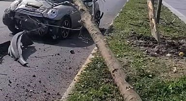 Refüje çarpan otomobil takla atarak ters yöne uçup otomobile çarptı