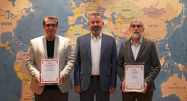 Rektör Kırışık akademisyenlere patent belgelerini takdim etti
