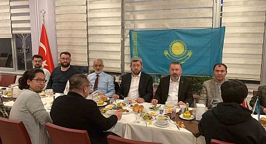 Rektör Kırışık Kazakistanlı öğrencilerle bir araya geldi
