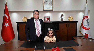 Rektör Özölçer Koltuğunu çocuklara devretti